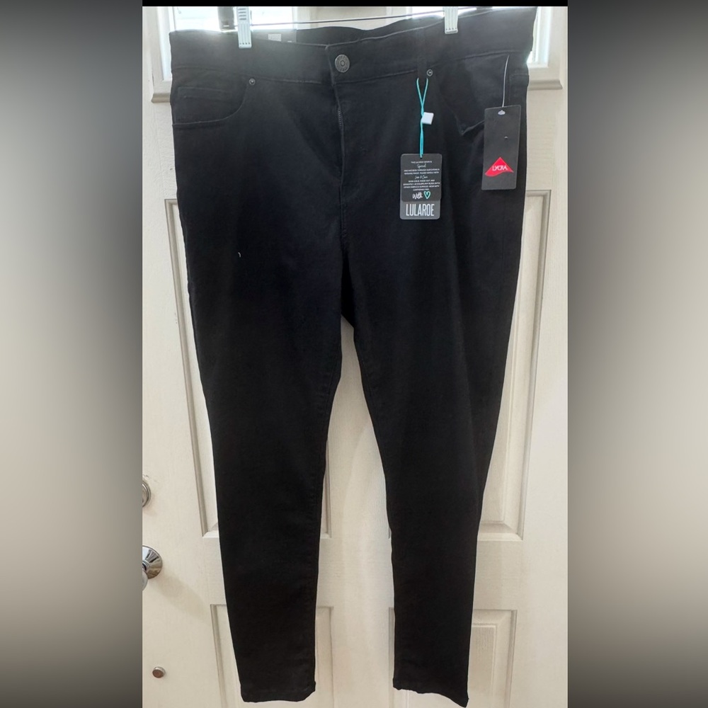 1 pair women’s LuLaRoe jeans